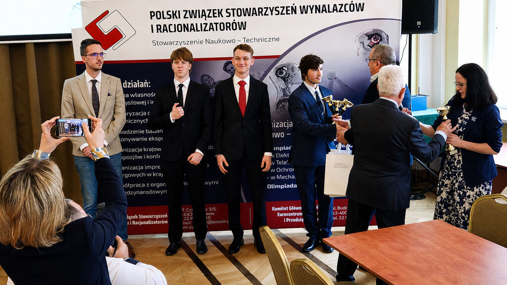 Dziura_Finalista.jpg